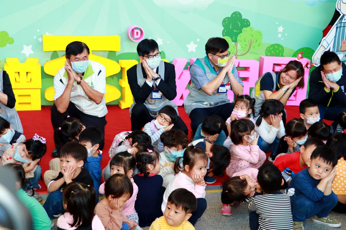 高雄市2021年1月起公幼臨時進用的教保員月薪3萬2千元陳其邁宣布110年幼兒園再增百班 1部影片 peopo 公民新聞