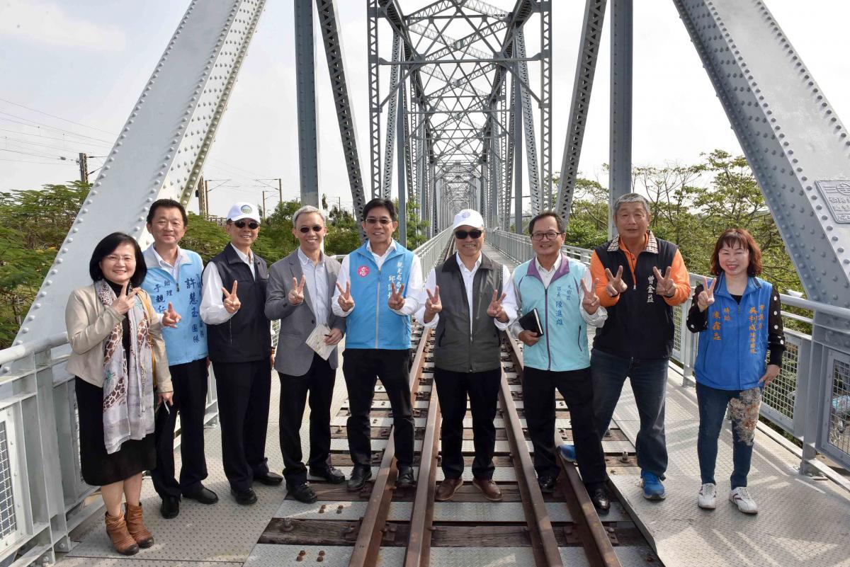 高雄市區域觀光元年啟動葉匡時搭乘大樹祈福線體驗鳳山 大樹美景 期盼傳統行業轉型為文創觀光 7部影片 Peopo 公民新聞