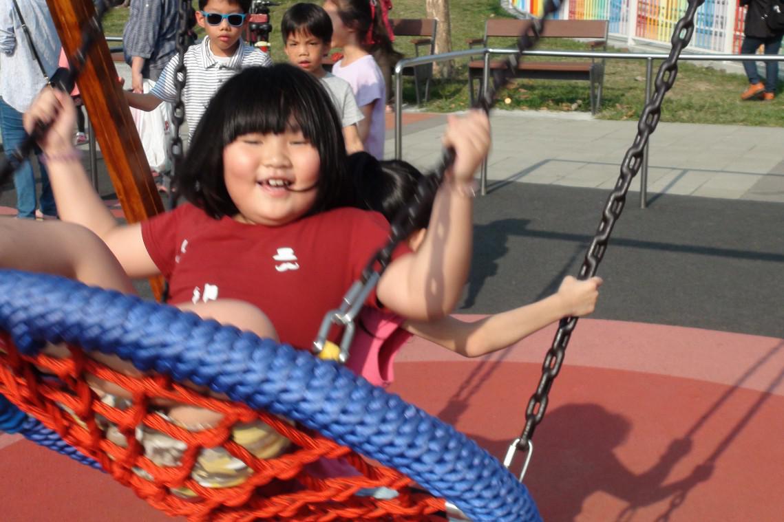 五一連假即將到來重視孩童玩的安全韓國瑜視察鳳山衛武營都會公園兒童遊樂場防疫及消毒作為 1部影片 Peopo 公民新聞