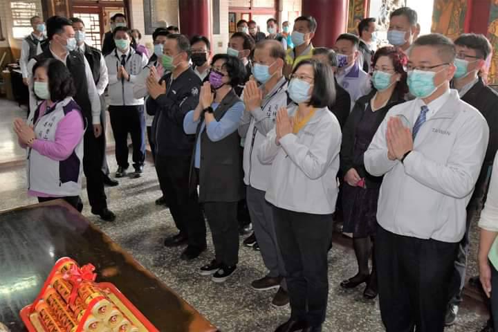 蔡英文總統體察民情民意蒞臨彰化員林香山寺 田中慈德宮慈惠堂參香祈福 Peopo 公民新聞