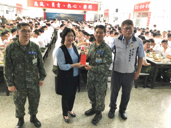 王惠美到成功嶺慰勞教召後備軍人致贈加菜金 peopo 公民新聞