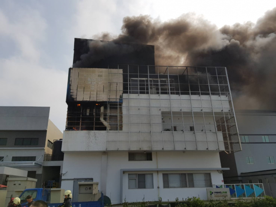 鹿港彰濱工業區電鍍廠火災竄黑煙彰化縣環保局 外出戴口罩 Peopo 公民新聞