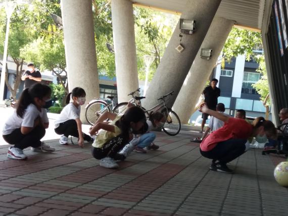 林園國小老師和小學生在林園區幸福公園廣場練習舞蹈 Peopo 公民新聞