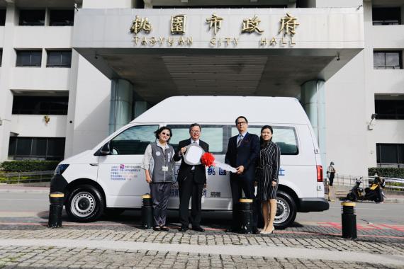 展現企業社會責任回饋鄉里 鄭文燦 感謝品豐大中華公司捐贈復康巴士 Peopo 公民新聞