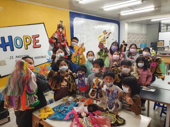 家扶台西希望教室寒假多元學習在金光閃閃瑞氣千條掌中戲迎開學 peopo 公民新聞