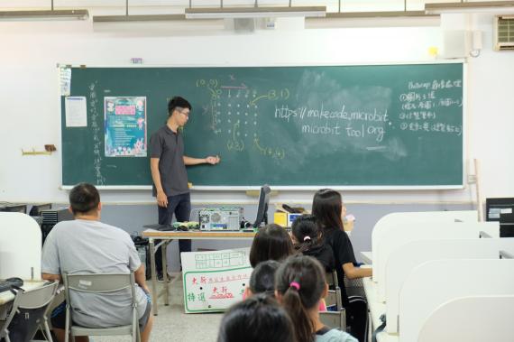 企業 逗相挺 前進臺西雲林家扶希望教室程式設計好好玩 peopo 公民新聞