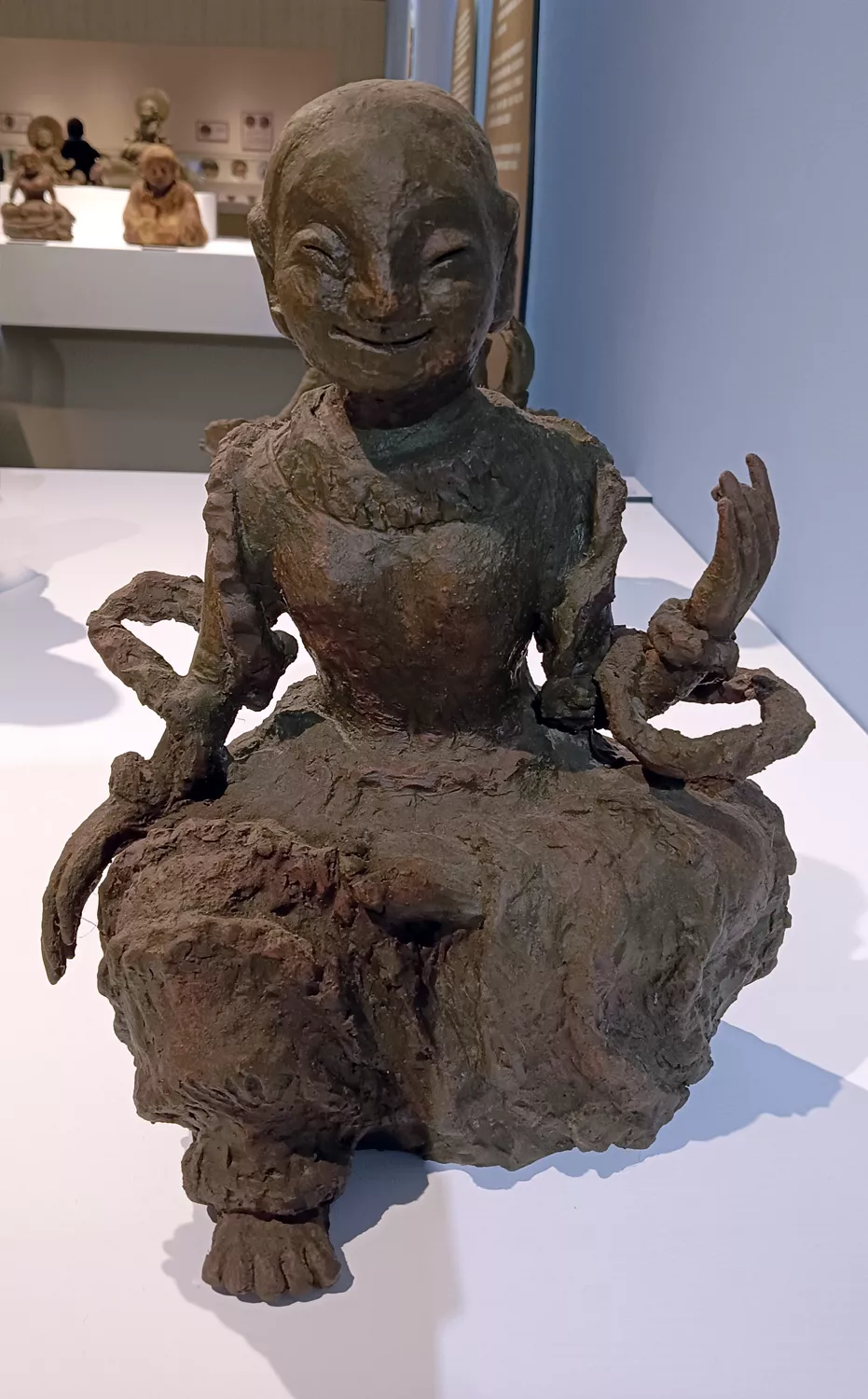 連寶猜的陶藝佛塑傳達不同的微笑與慈悲的意境。(攝影∕記者鄭松維)