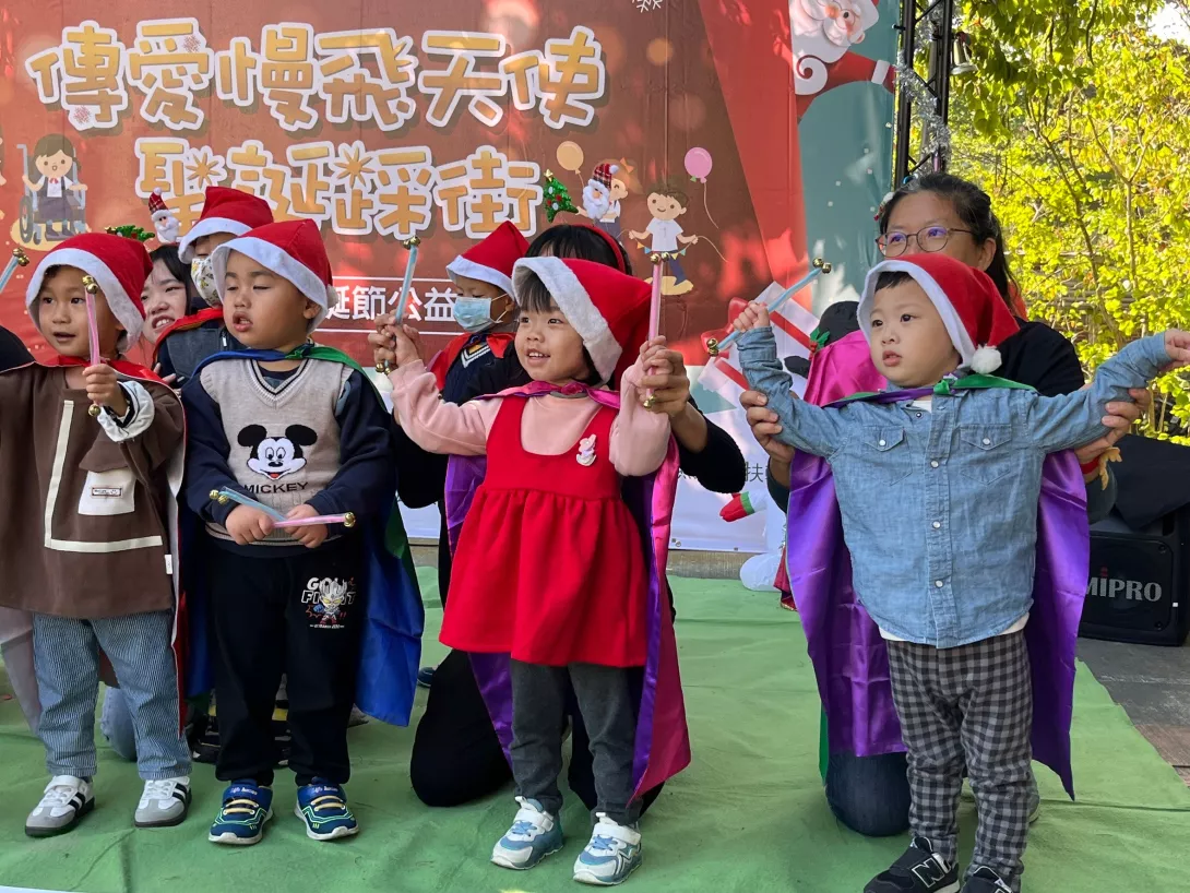 02通稿照片_裝扮可愛造型的慢飛天使唱跳慶祝聖誕佳節