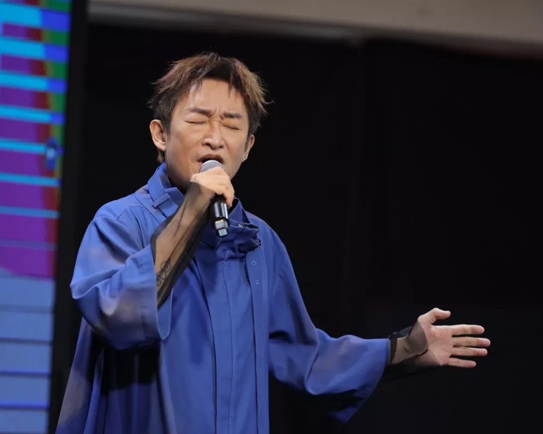 徐哲緯新片發布會演唱桃花開