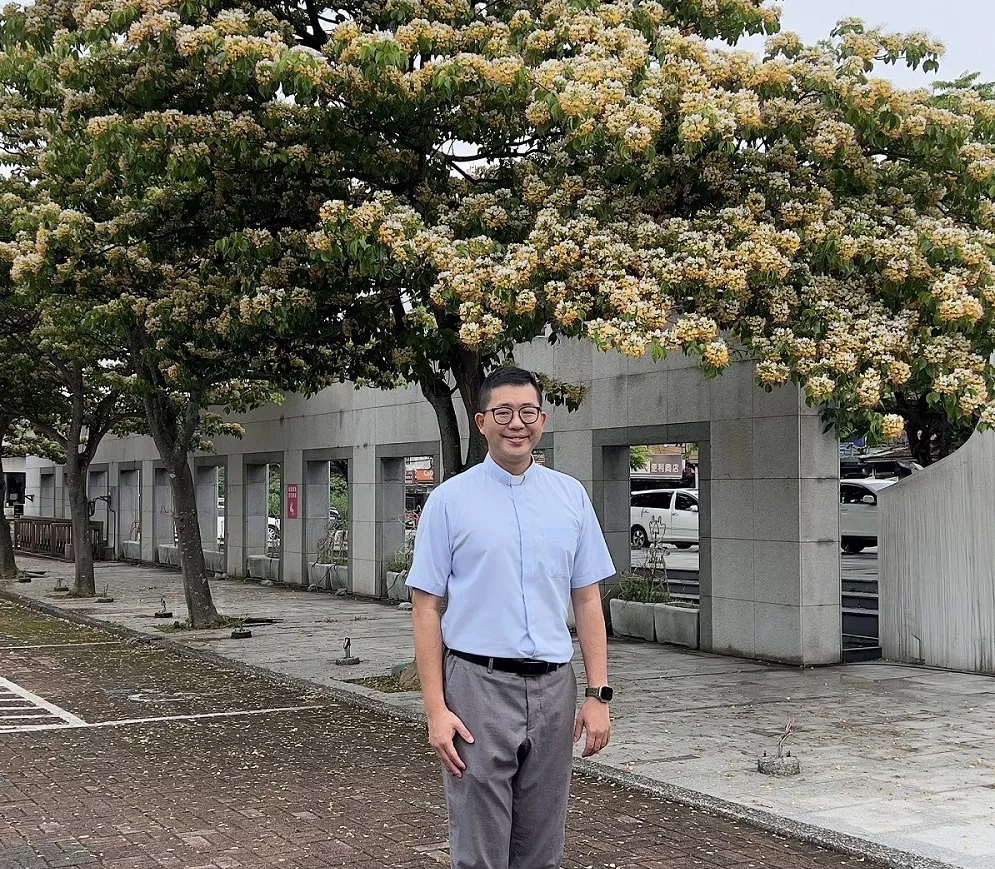 圖二:成長過程中經歷父母關係失和、破裂的吳興祥牧師,深刻體會弱勢學生的挑戰,進而以同理心和實際行動,陪伴他們跨越困境。