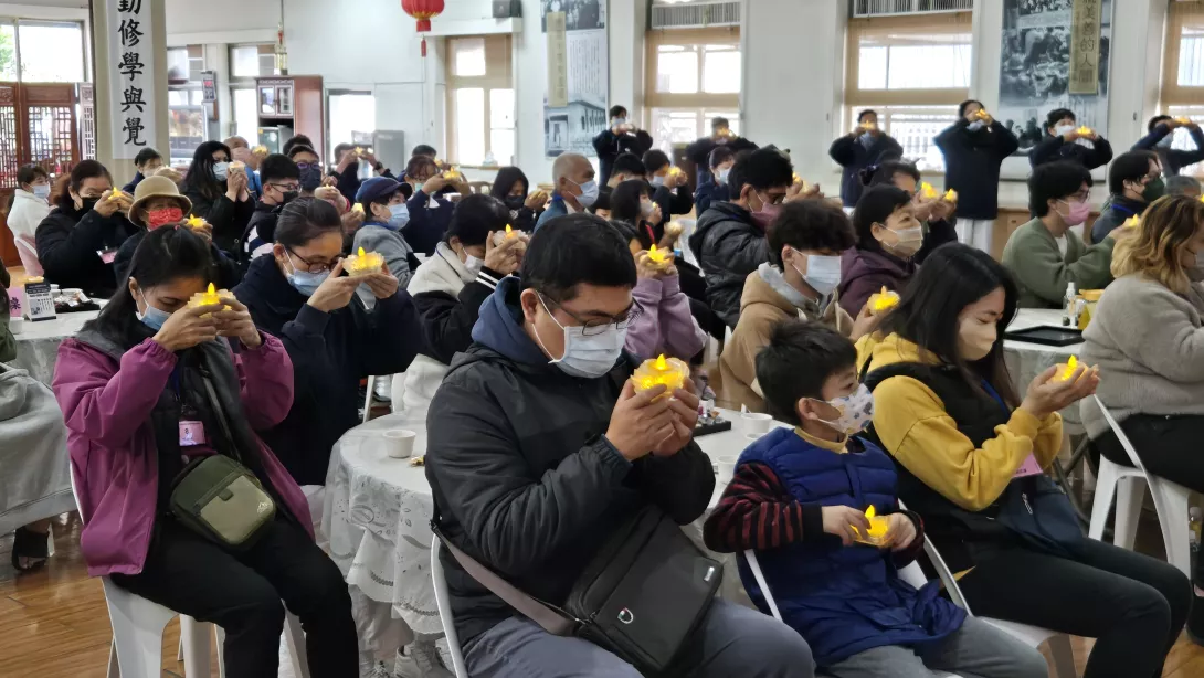 圖六 活動現場大家點燈祈祝平安吉祥20250111_110655_0