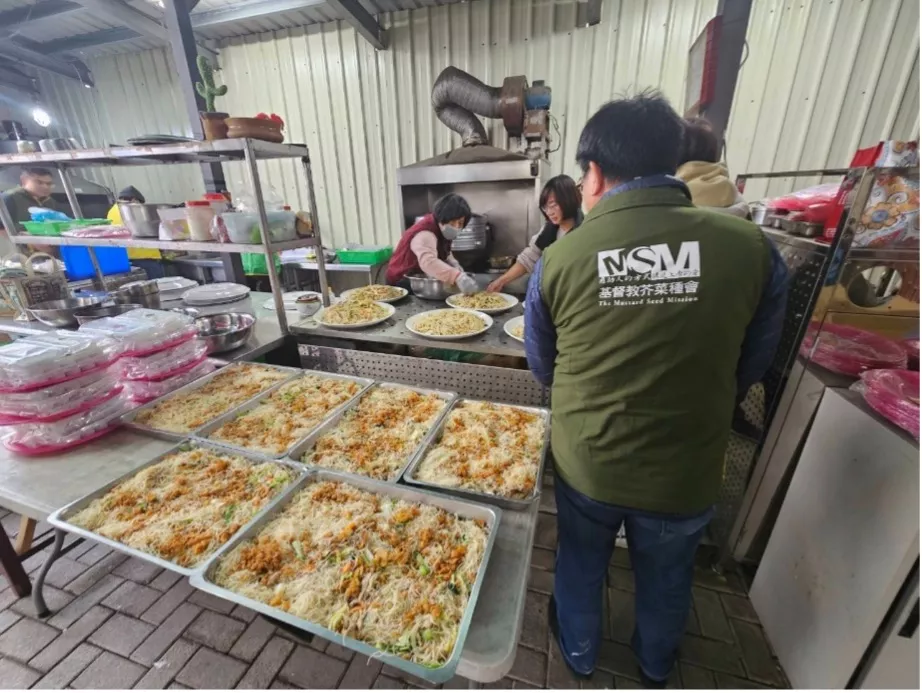 芥菜種會集合社區力量,一同為災民預備圍爐年菜