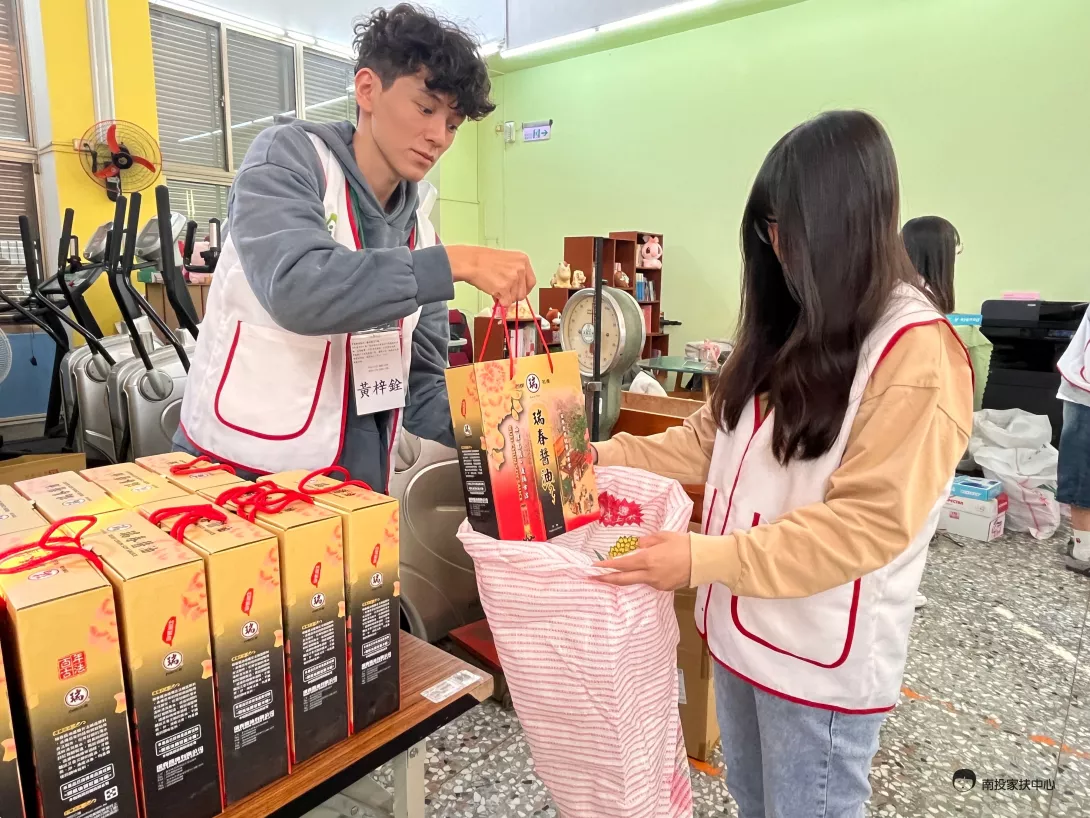 宇明泰化工捐贈醬油組合增添南投家扶家庭營養補給(1)