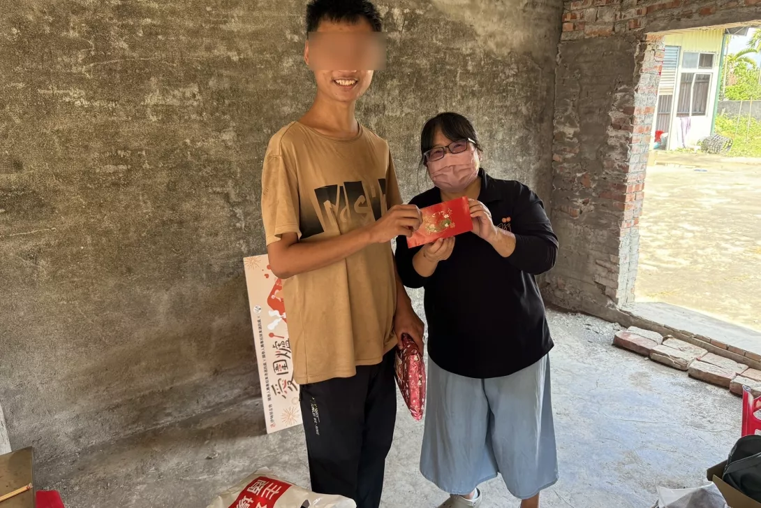 更正03通稿照片_伊甸到宅圍爐送上溫暖紅包禮