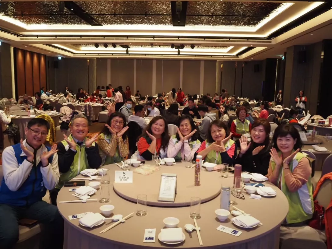 花蓮家扶中心在地深耕服務59年,「愛.洄家」後援團體聯合交接暨感恩餐會,現場近三百人的齊聚 (2)