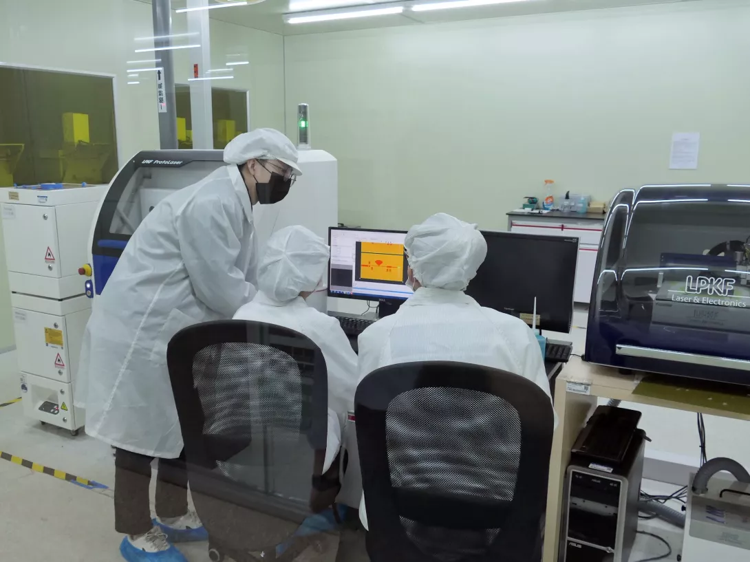 龍華科大產學攜手合作專班5僑生獲中技社技職獎學金-3