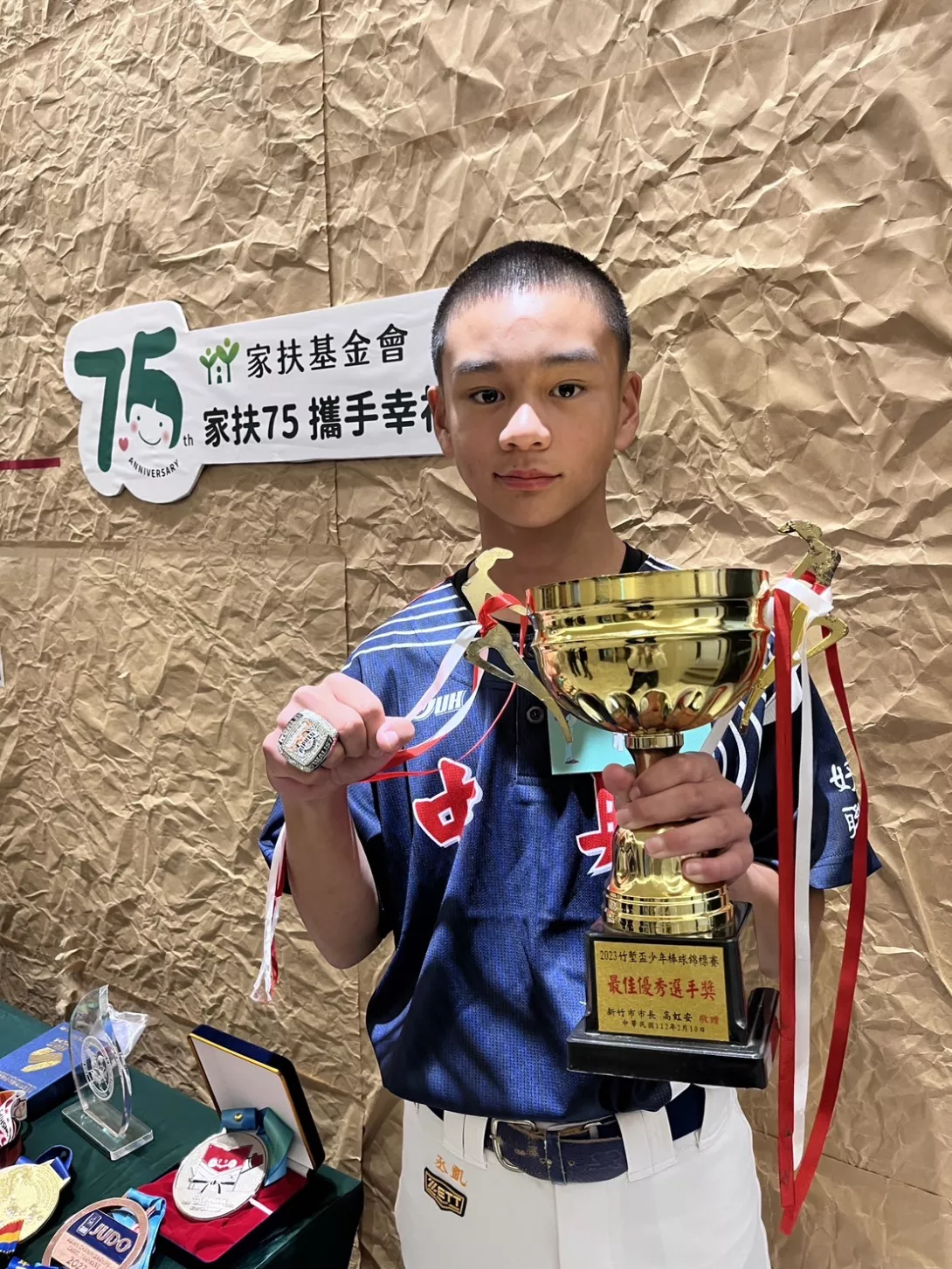 8.家扶體育健兒田翔睿希望未來能帶著爸爸去美國大聯盟,並讓天上的媽媽以他為榮。