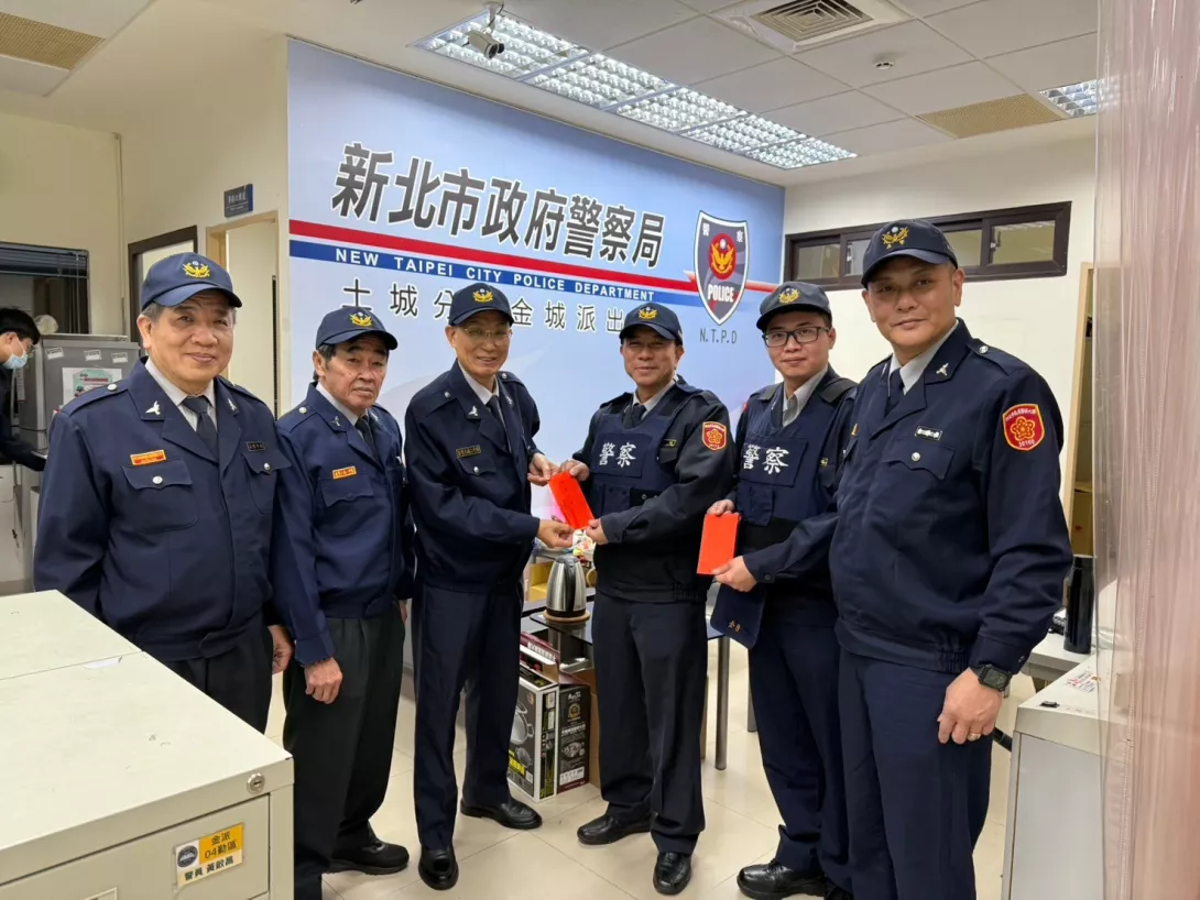 LINE_ALBUM_114年中隊部頒發春安慰問金_250127_6