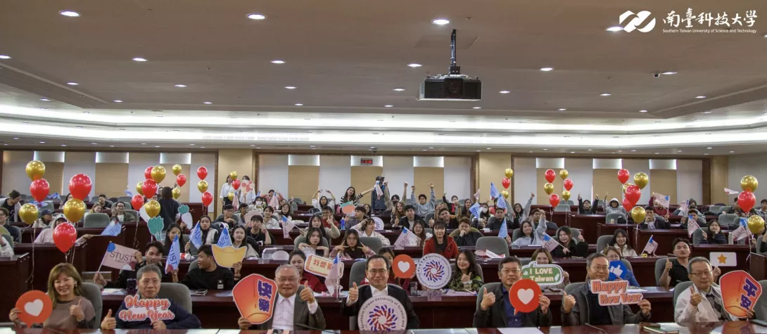 南臺科技大學「2025年國際學生華語文成果發表會暨新年活動」活動大合影。