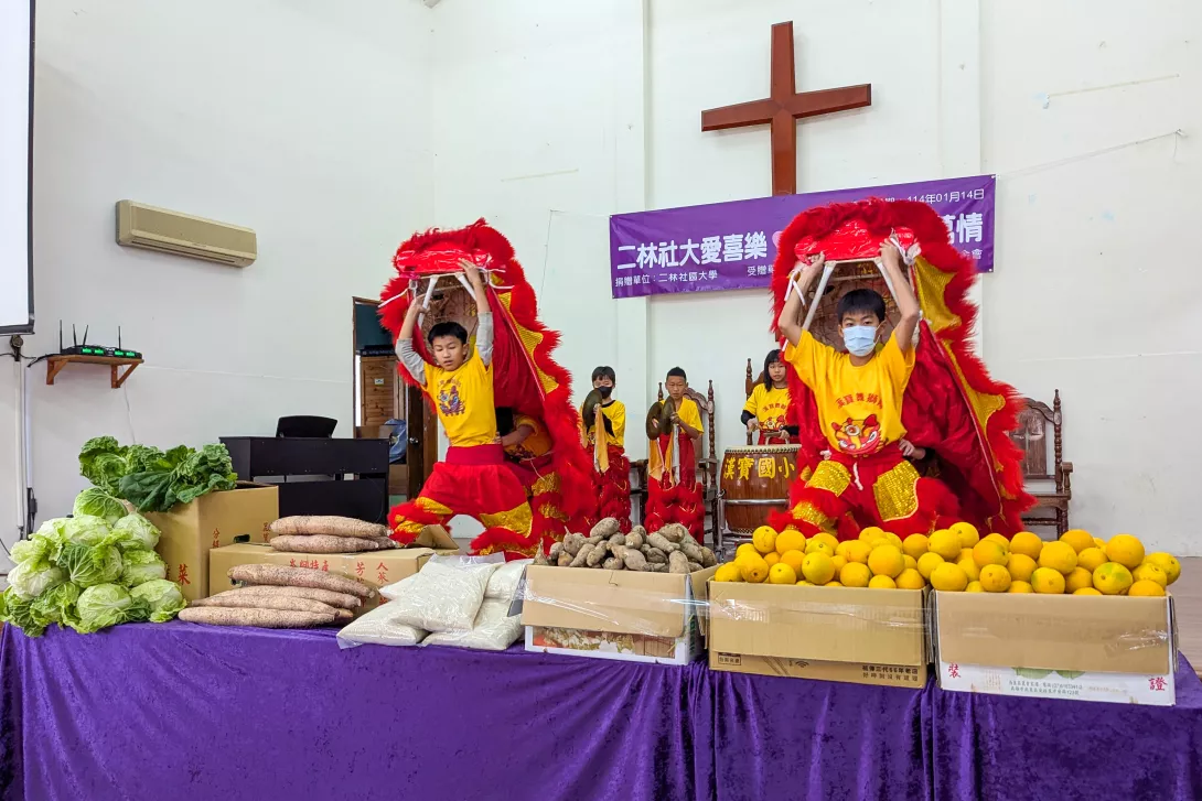 圖:漢寶國小同學帶來熱鬧的舞獅表演揭開序幕