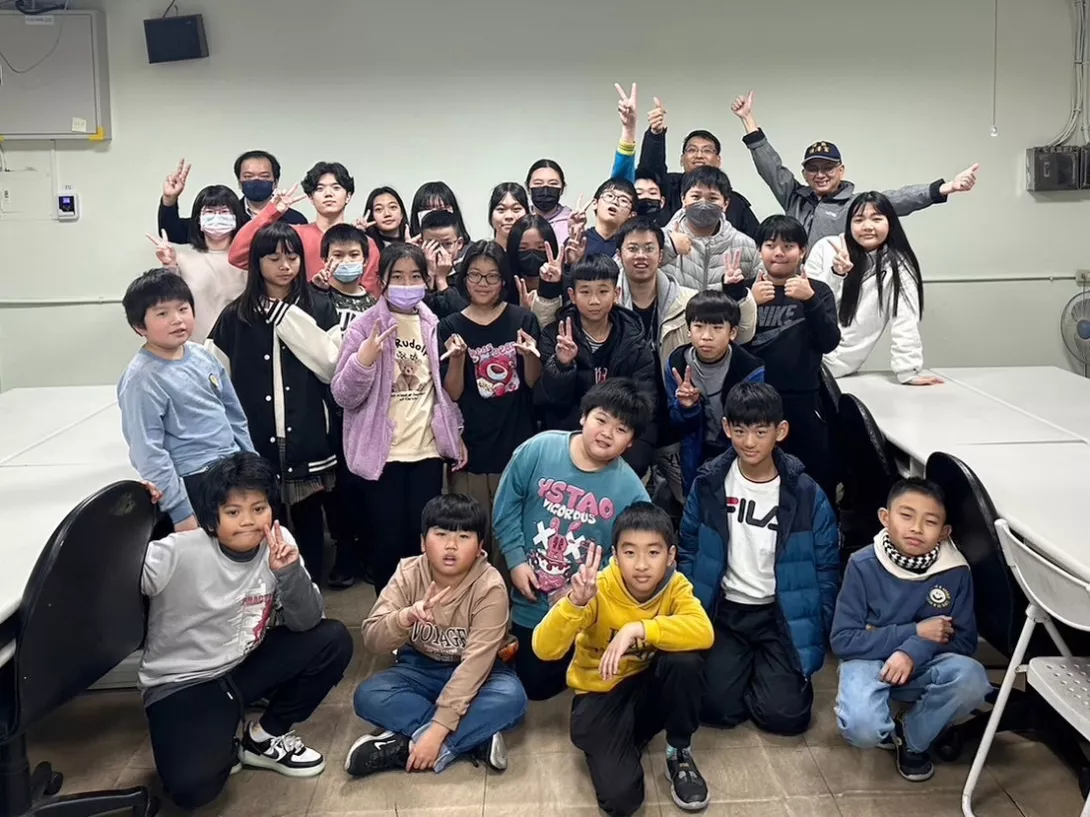 就是這個「光」!龍華師生帶領壽山國小學童開啟光環魔法新世界-1
