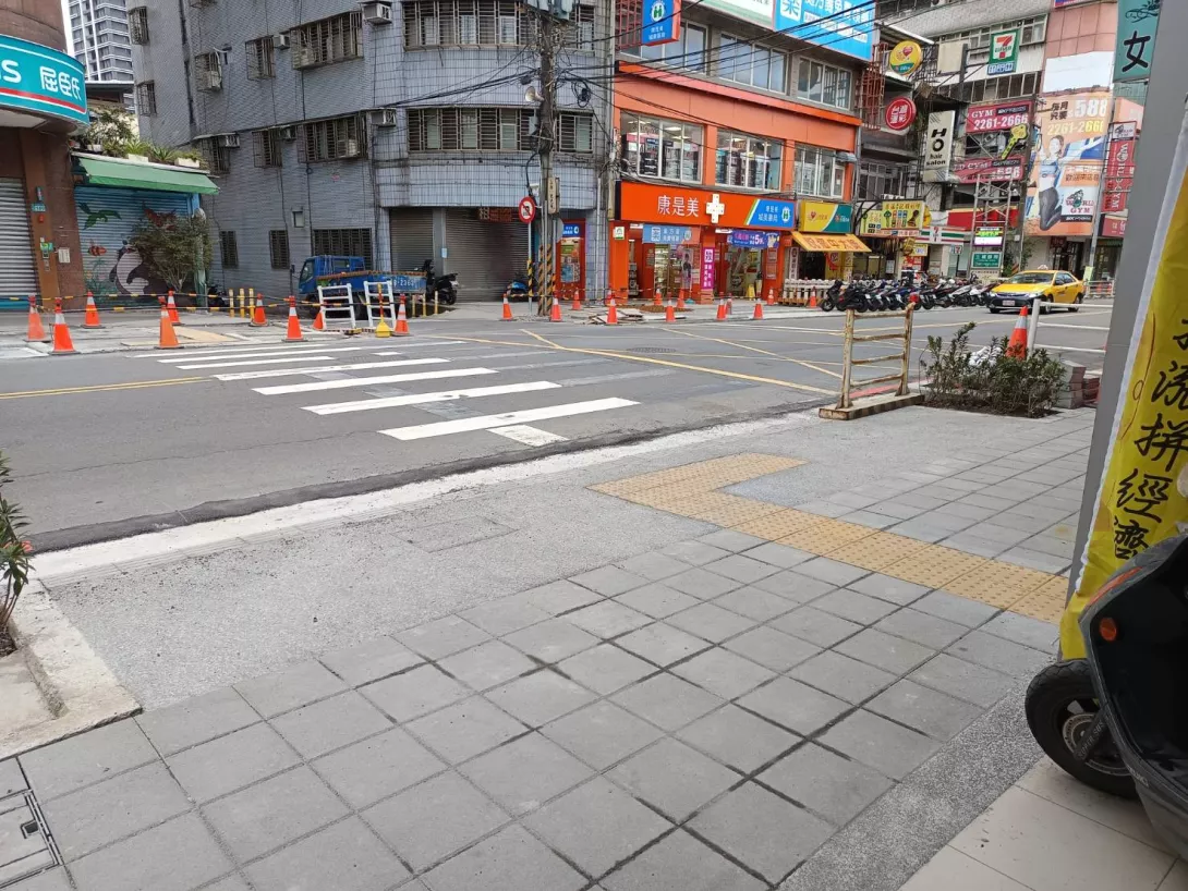 新北土城區中央路2段路口改善