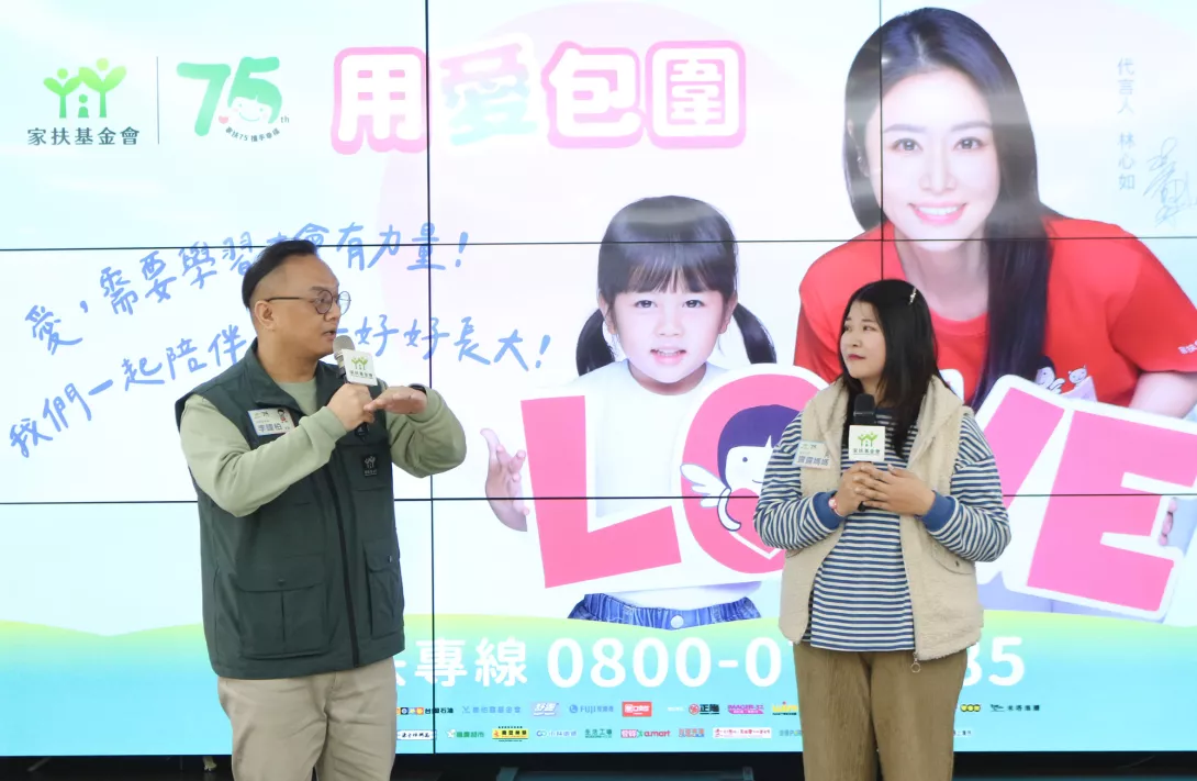 家扶李暐柏督導(圖左)提醒爸媽覺察自我情緒,露露媽媽(圖右)建議不放大孩子缺點,對優_