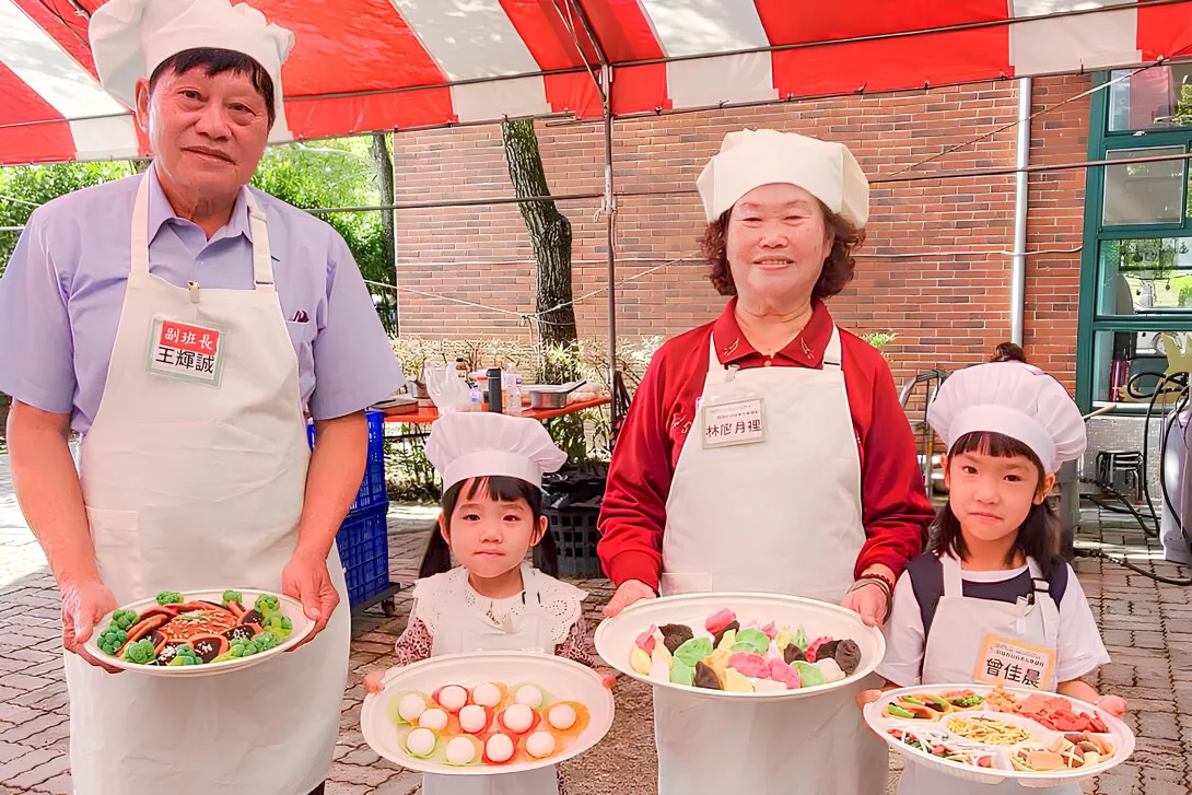 透過幼老共學延伸食農教育,祖孫辦桌樂開懷。