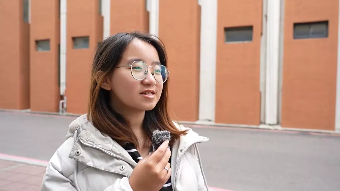 南臺科大 熱心公益的王同學,是本次活動首位捐贈者。他透過手機瀏覽Dcard,得知南臺科大舉辦「舊鞋救命」募資活動,二話不說便帶著物資前來捐贈。王同學表示,希望能盡自己微薄之力,為遠在非洲的居民送上溫暖。