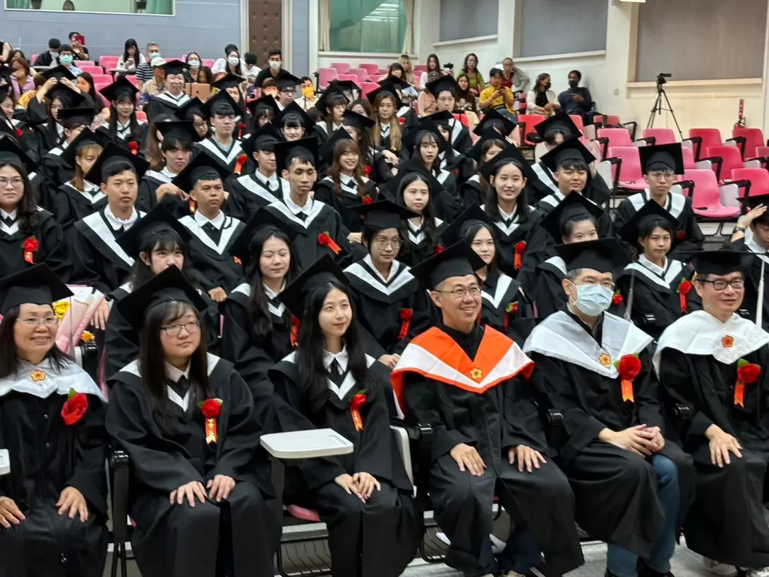 LINE_ALBUM_20240602畢典_250327_1