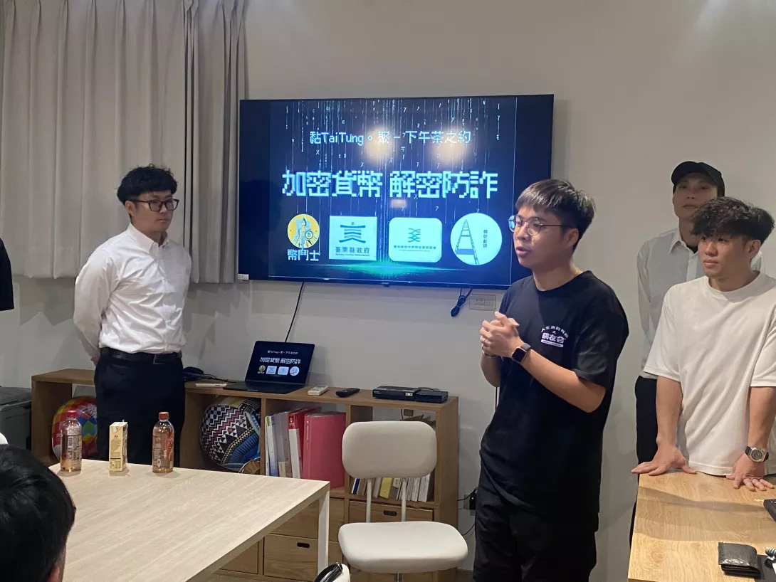▲「轉駅創研試驗所」 承辦人員擔任主持。