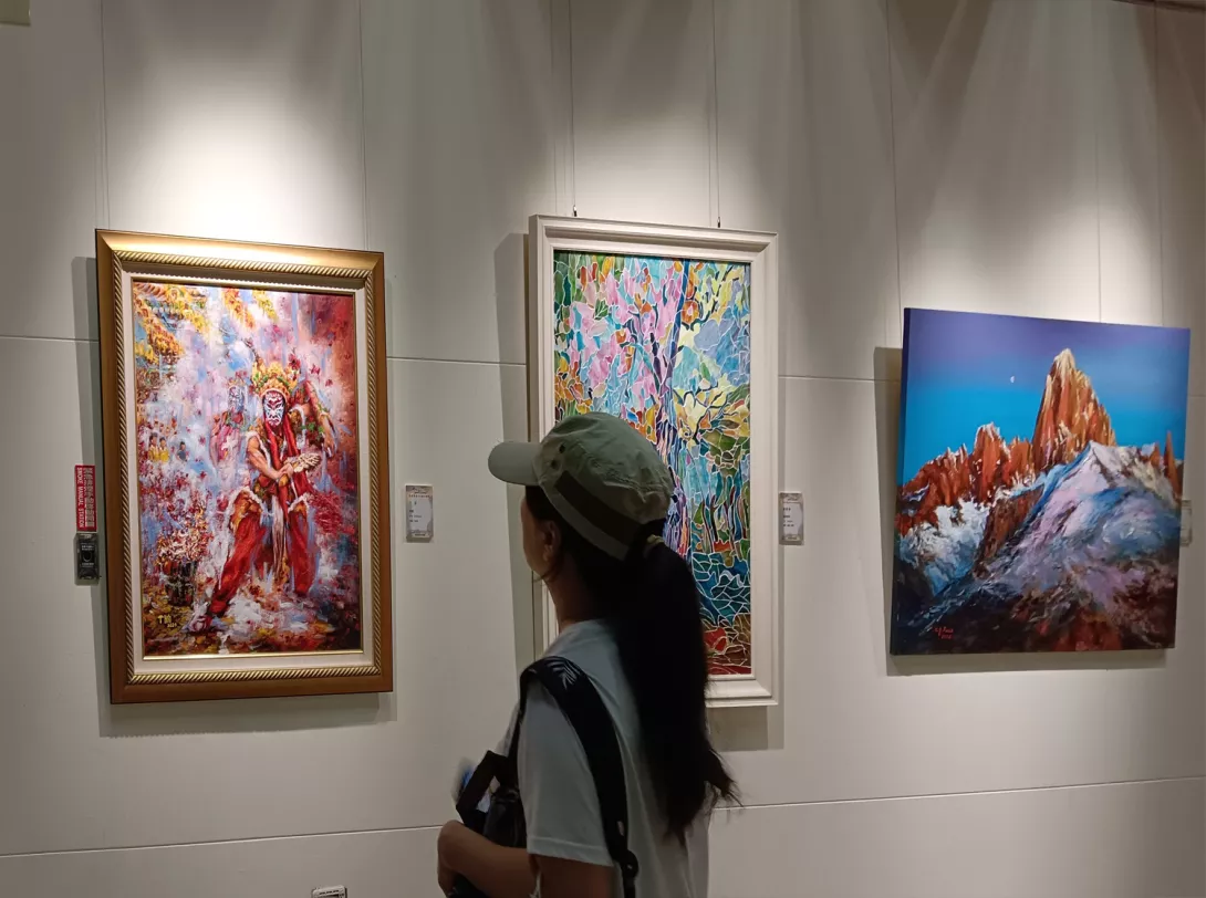 「都會藝遊十九週年聯展」展場一隅。(攝影∕記者鄭松維)