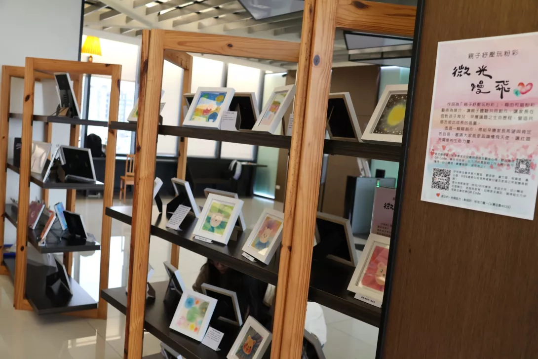 伊甸所承接的桃園市第二區早療發展服務中心,也將展出27件由早期療育家庭親子共創的粉彩畫作。