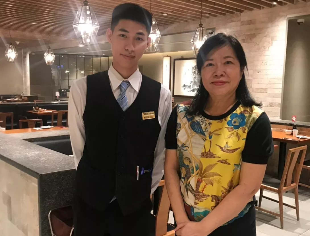 圖三:學生於鼎泰豐實習,進入全台最具國際聲望中餐品牌職場歷練。