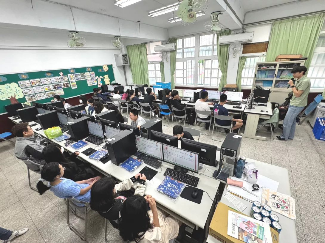 圖四_信義國小電腦課辦理數位安全宣導-數位足跡大挑戰,建立網路安全概念