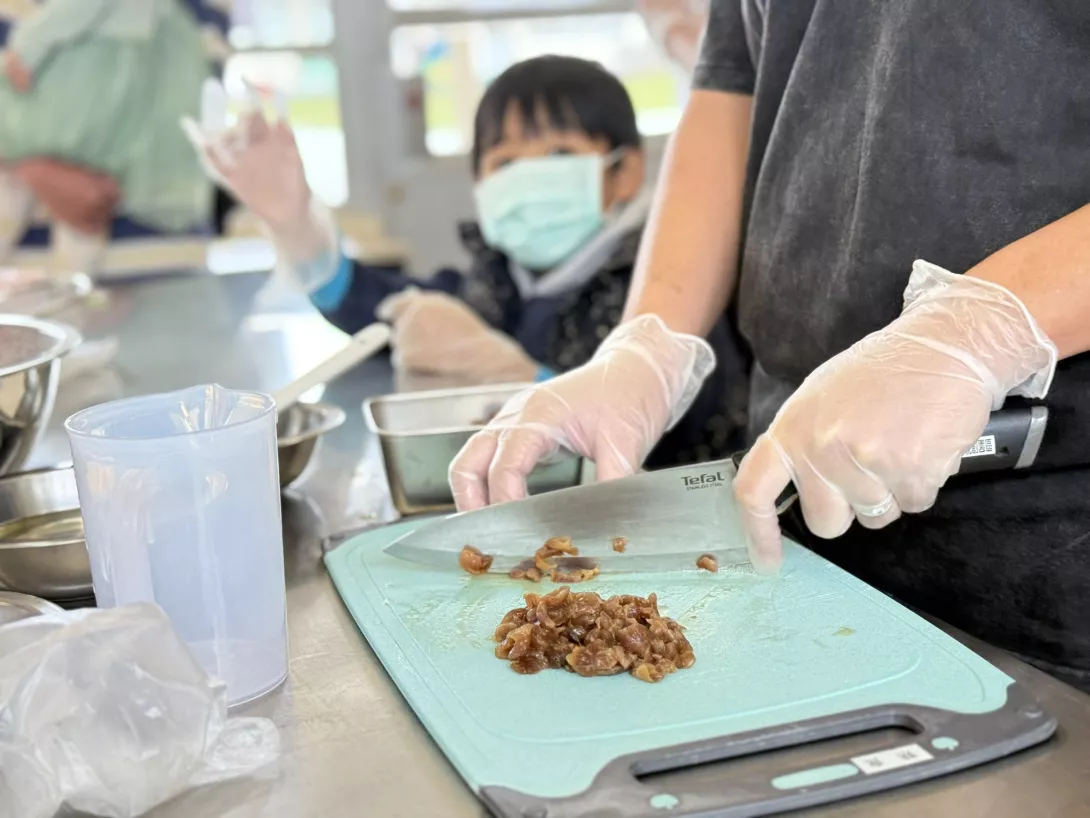 家長們備料中