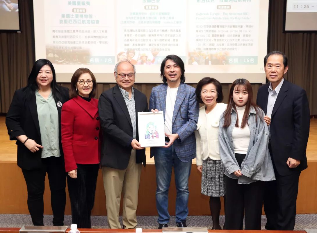 教育部葉丙成次長與龍華學子分享AI時代新思維新挑戰-1