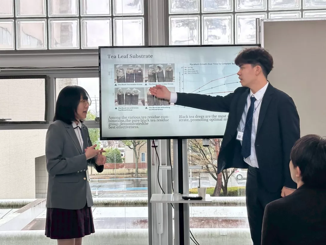 暨大附中同學口頭專題發表。