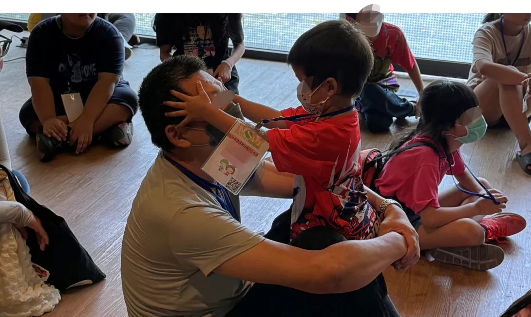 芥菜種會重視照顧者與孩子的互動關係,在母親節前夕特地為孩子募集道愛禮物。(芥菜種會提供)