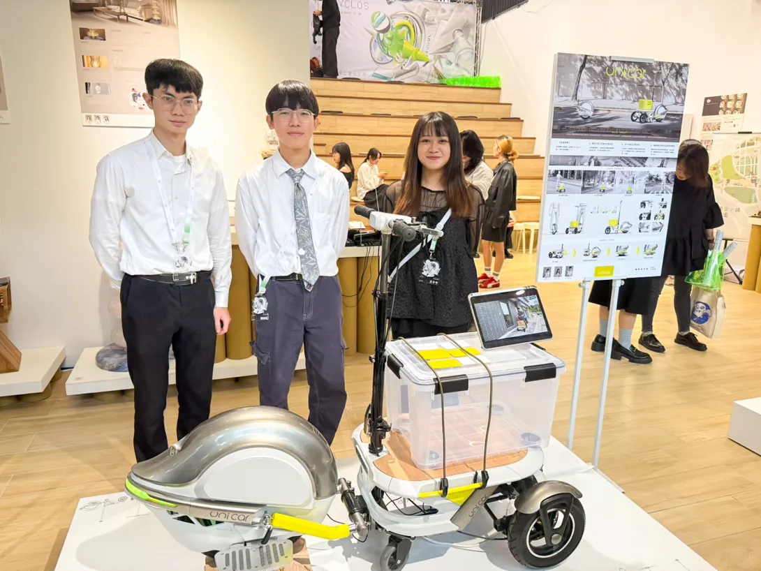 入圍金點新秀贊助特別獎之作品《UNICAR—短程運輸獨輪推車》,解決搬運不便、停車困難、置物空間不足等問題,成為一款新型態微型交通工具。