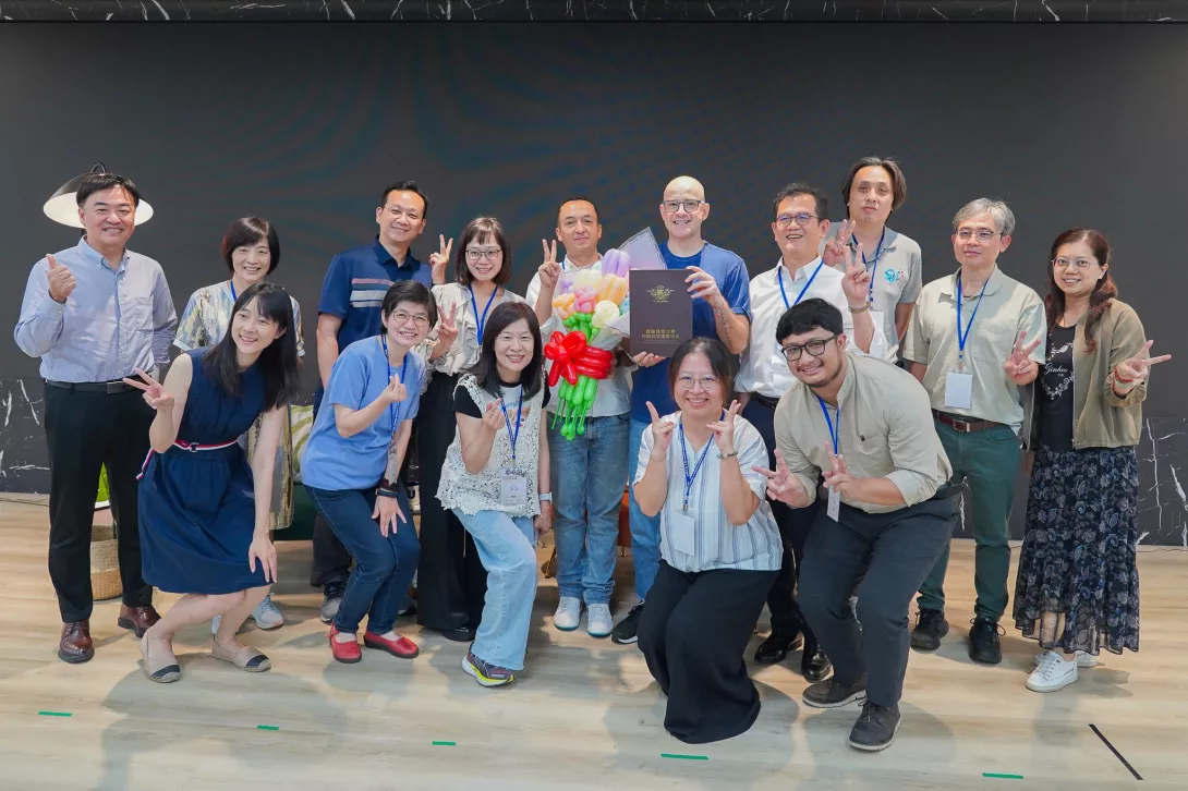 吳鳳以幽默風趣的演講內容,受到朝陽師生好評。
