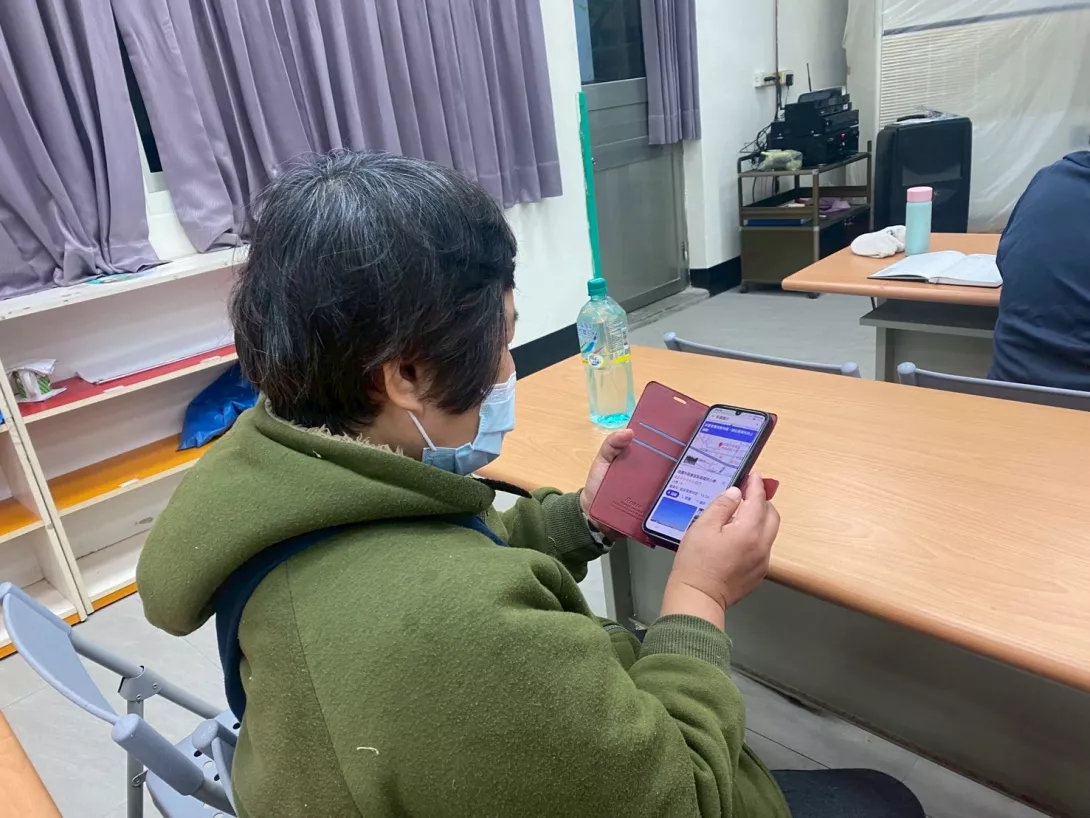 學員跟著老師的步驟,練習如何使用Google Map