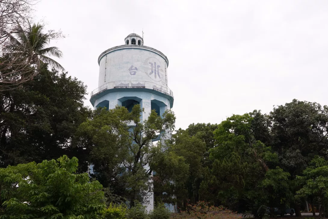 屏東自來水廠區藍色水塔已成為屏東的地標。