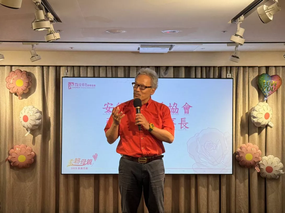張德明理事長在致詞中表示:「這15位媽媽,走過眼淚與艱辛,卻從未放棄。他們用愛支撐