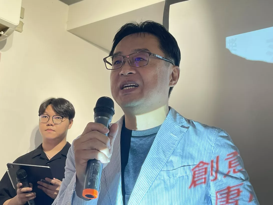 新北市室內設計裝修商業同業公會黃理事長裕逸蒞臨致詞鼓勵畢業生