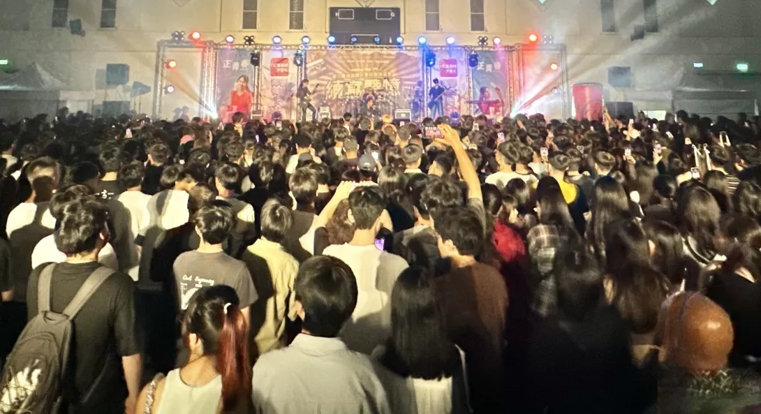 暨大《續寫暨憶》校園演唱會,吸引上千位師生與校友熱情參與。-OK(1)