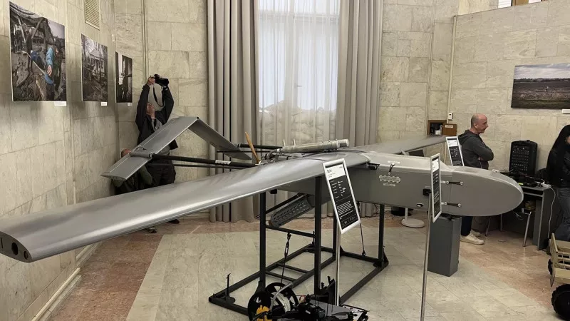 烏克蘭新型FP-1長程攻擊無人機,2024年5月於基輔一場國防工業展覽中公開亮相。(圖取自Mezha Media)