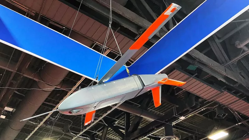 諾斯洛普·格魯曼公司展示其新型「伐木工」無人機,具備偵察、電戰和打擊等多重功能,可從多平台發射,提升美軍戰略彈性。(取自Northrop Grumman官網)