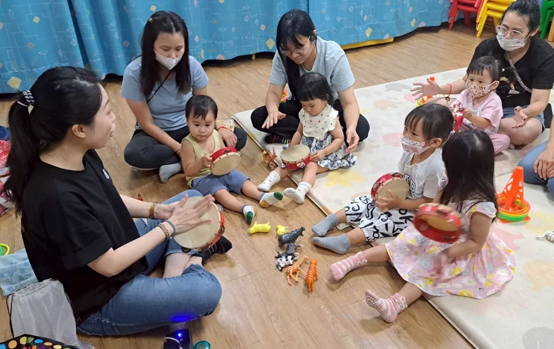 03通稿照片_1至2歲寶寶課程,加入節奏律動、模仿遊戲