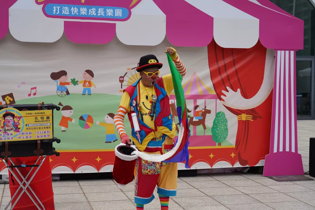 2.氣球魔術師帥帥熊,表演超吸睛